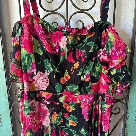 BCBGMAXAZRIA Women chiffon blouse. Off shoulder fitted, asymmetrical. Size M NWT - Picture 8 of 9